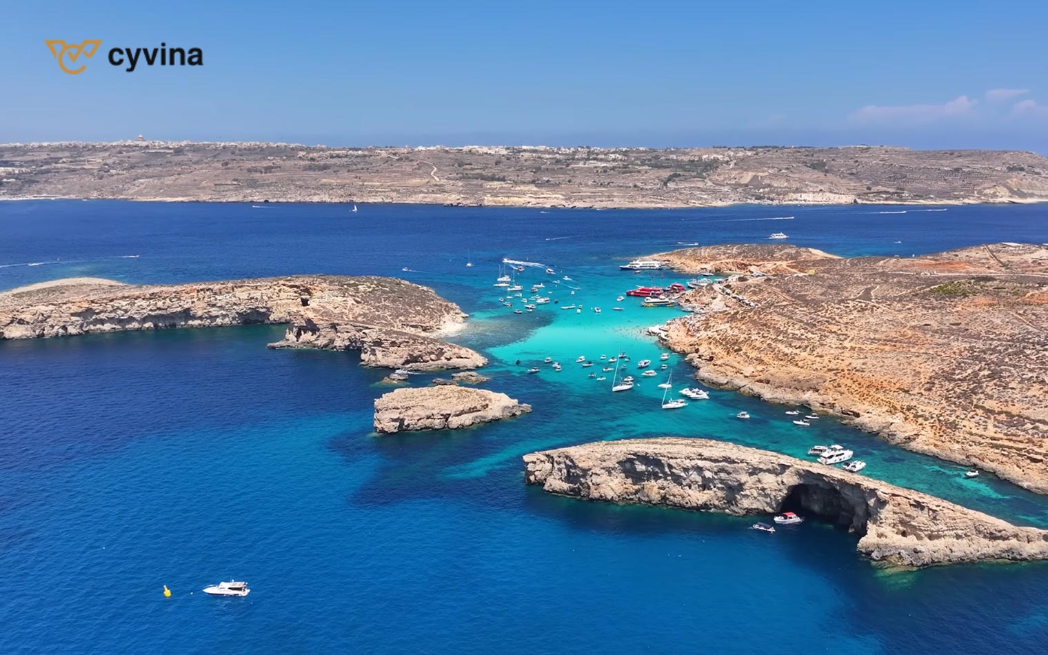 Malta nổi tiếng với đường bờ biển dài và nước biển trong vắt
